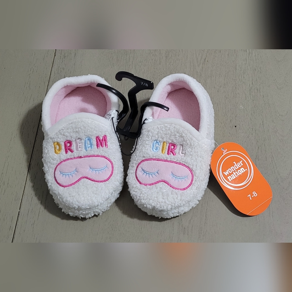 NEW Wonder Nation Whitr Fuzzy Girl Slippers